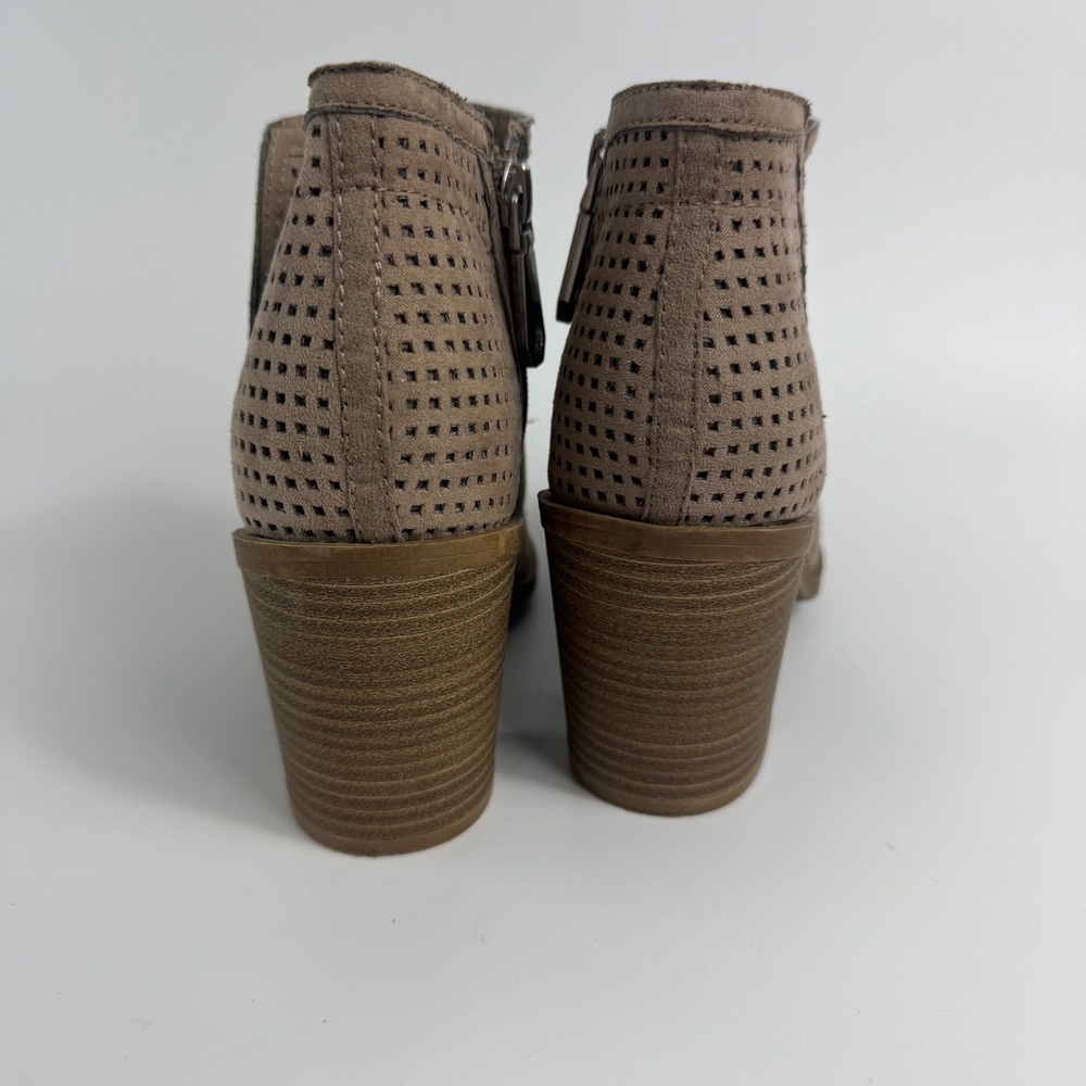 DV Dolce Vita Women's Perforated Taupe Ankle Booties Block Heel Size 6 - Picture 7 of 13